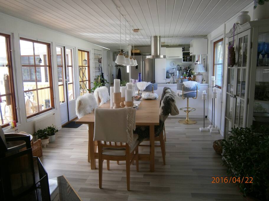 Diningroom with kitchen