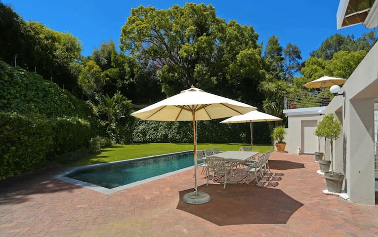 Large 5 bed Constantia Villa with pool and garden