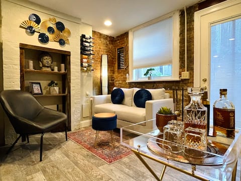 Top performing Airbnb: Beautiful Center Square Garden-Level Unit in Albany