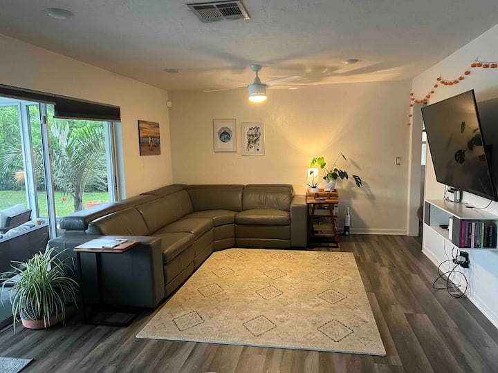 Heated Salt Water Pool With Relaxing Lanai - Cape Coral, FL