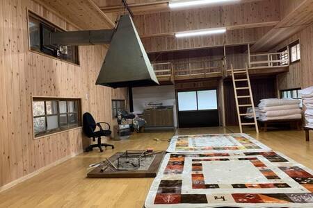 ＯＬＤ  FＡRM  INN  BY STREAM IN Ｍt.