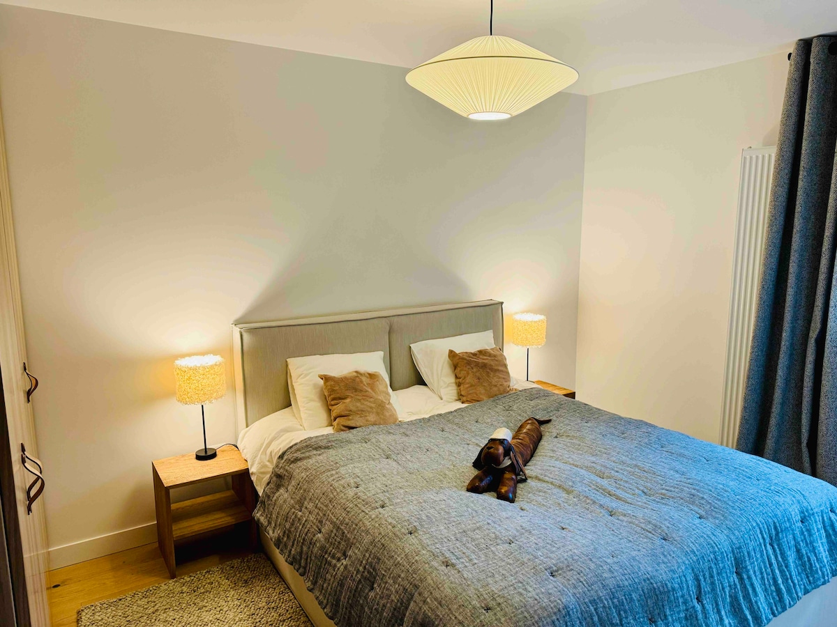 ห้องนอนใหญ่ (เตียงคู่ 140 ซม.)