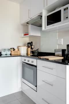 Walk+to+Bars+and+Beaches+Luxury+Apartment+With+a+Harbor+View