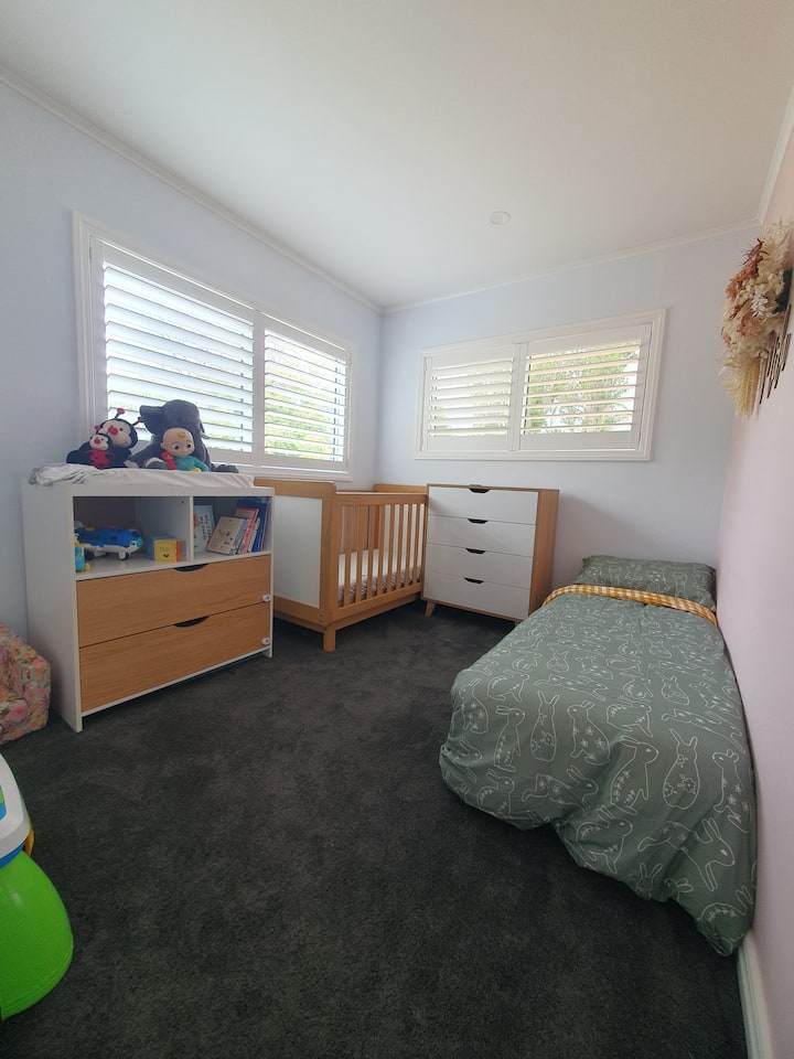 Single es una cama plegable (no un colchón de cama adecuado)