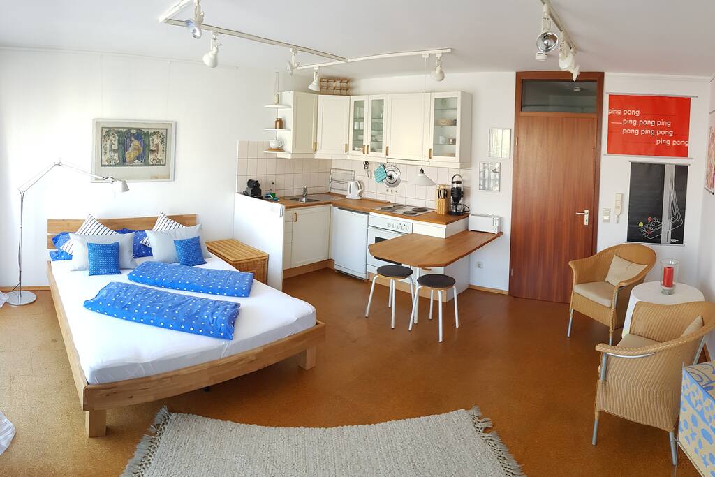 Ruhiges, helles 1-Zimmer Appartement mit Balkon und Parkplatz im Paradies