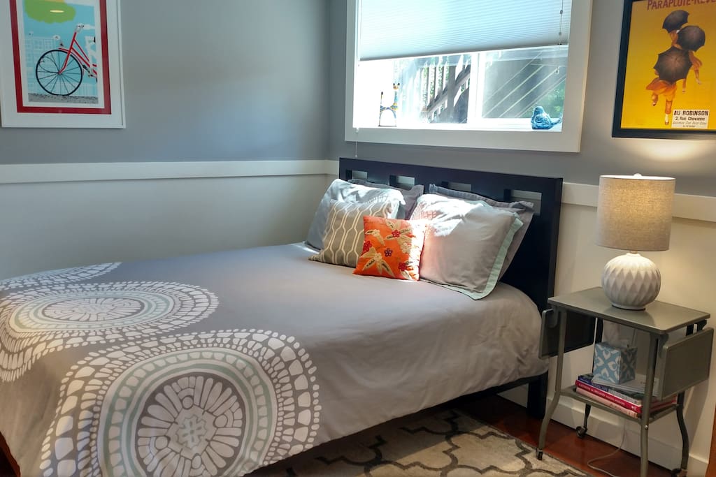 Queen bed.