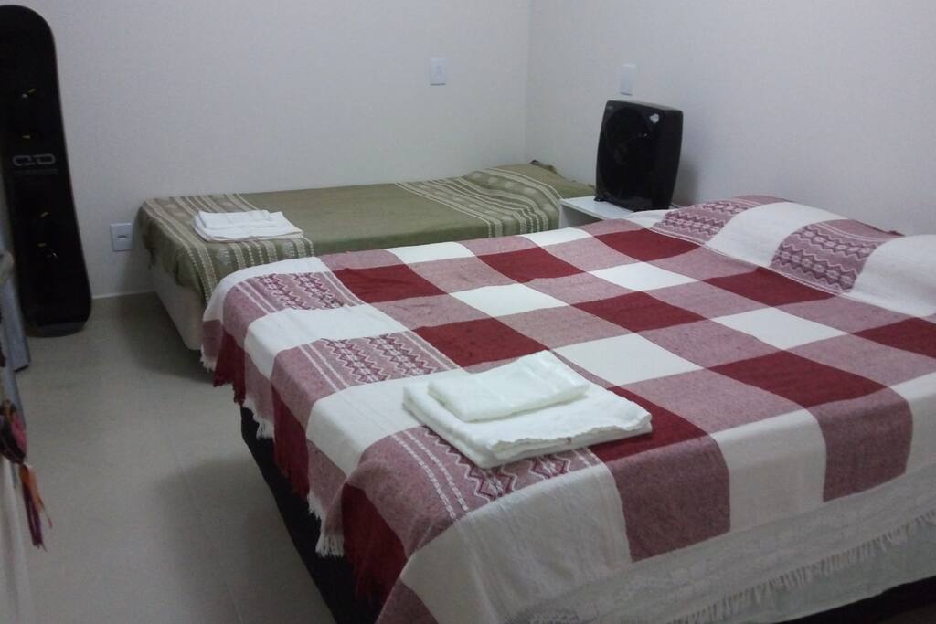 O quarto/La habitación/The room