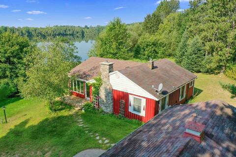 Scenic, Serene Lakefront Cabin — Wood Stove