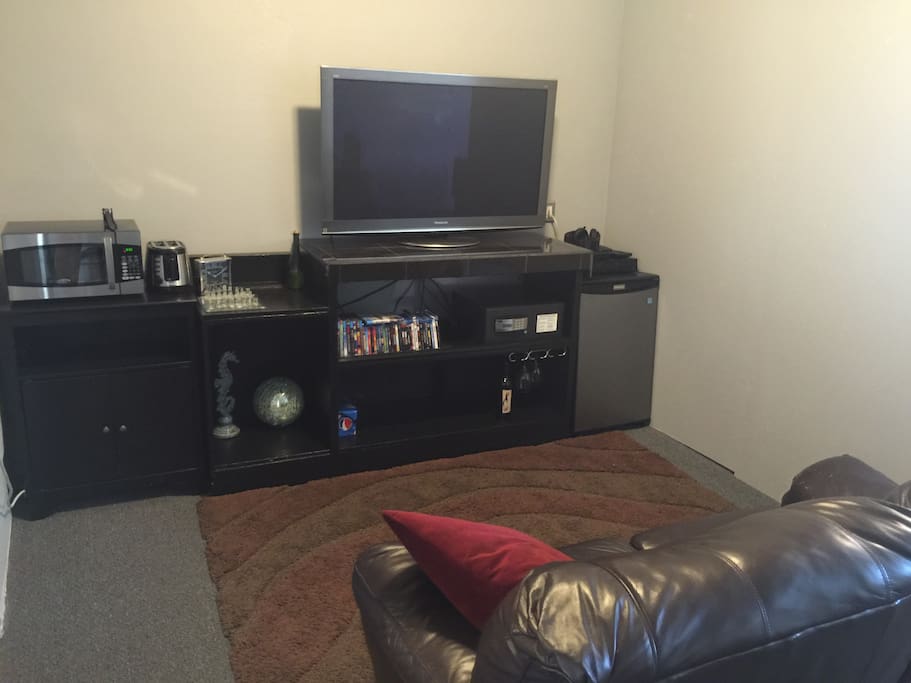TV, Fridge, Blu-ray collection, Microwave, toaster, safe...