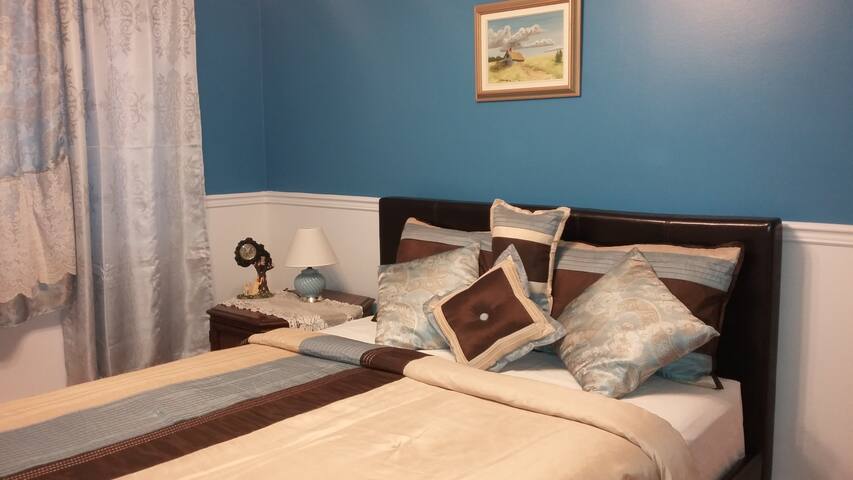 Charming apartment – Close to Subway & Mall