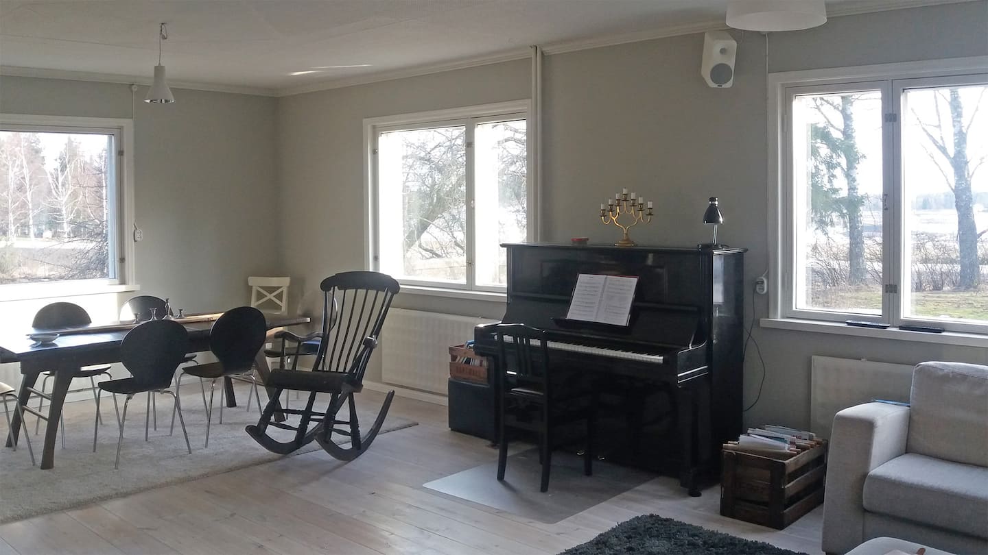 Nice, Spacious House With Big Yard/garden 5