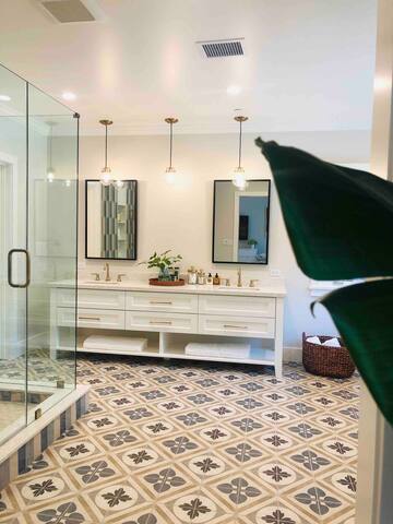 Modern Getaway in Long Beach gallery image 4