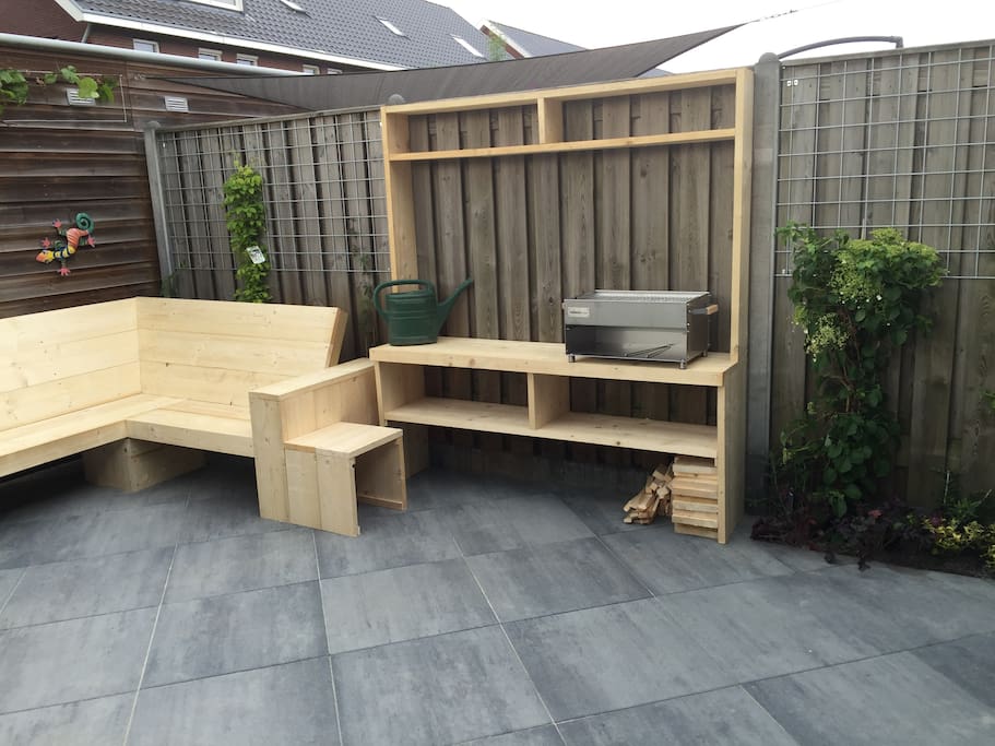 lounge with BBQ