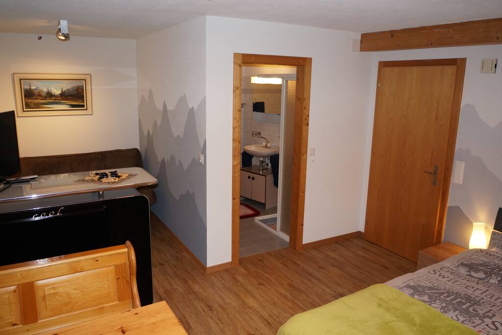 Zimmer mit en-suite Badezimmer