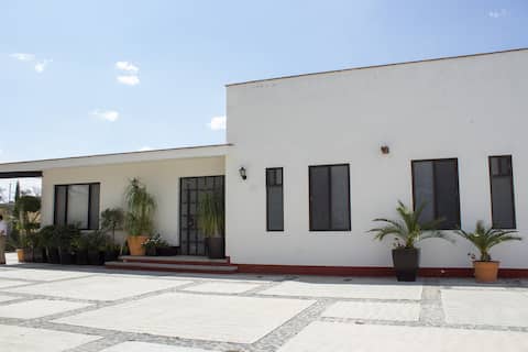 WHITE HOUSE TEQUISQUIAPAN, QRO.