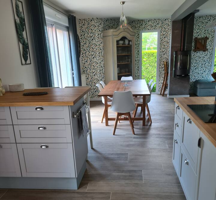 Maison avec grand jardin clos Houses for Rent in Maison avec grand jardin clos Houses for Rent in