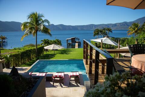 Spectacular Belvedere House in  Lake Coatepeque