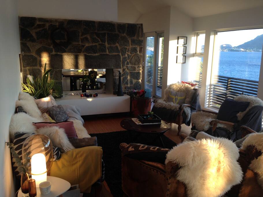 Living room with sea view and fireplace