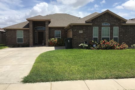 Private Bedroom (queen)/Bathroom in Beautiful Home