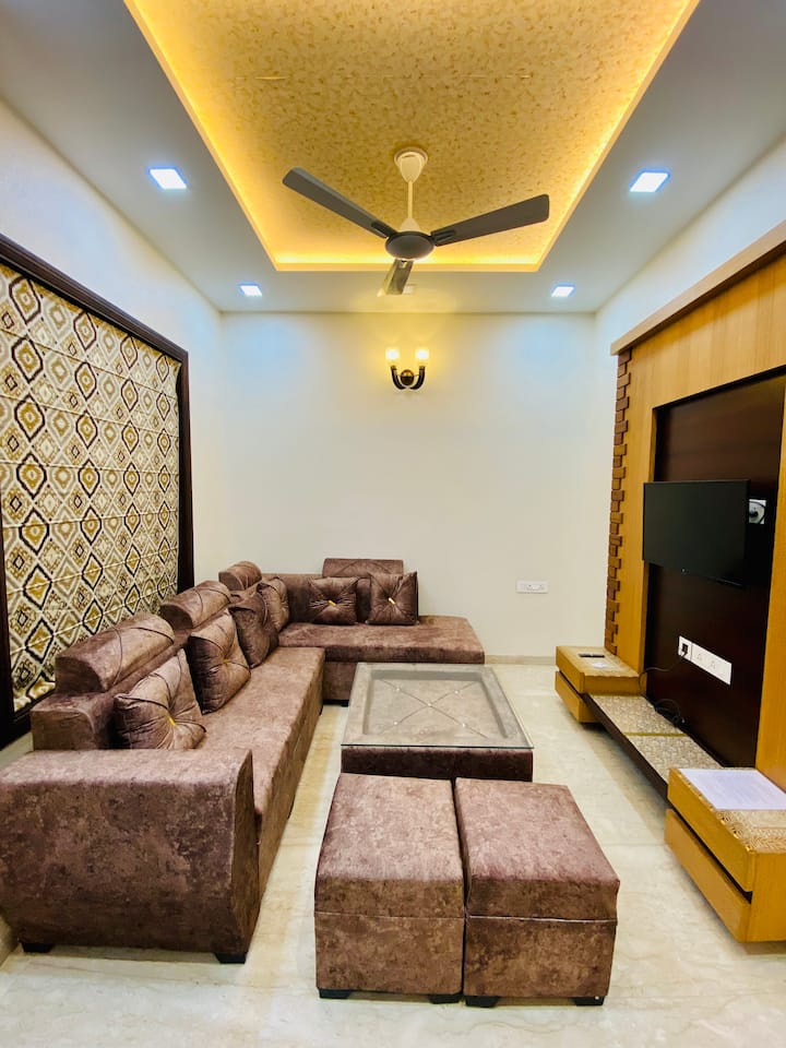 Apnalaya - Luxurious Apartment In South Delhi - New Delhi