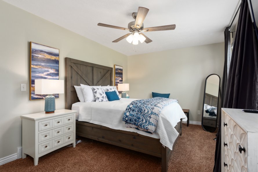 ห้องนอน 2 พร้อมเตียงควีนไซส์ทีวีขนาด 50 "และวิวที่น่าตื่นตาตื่นใจ!