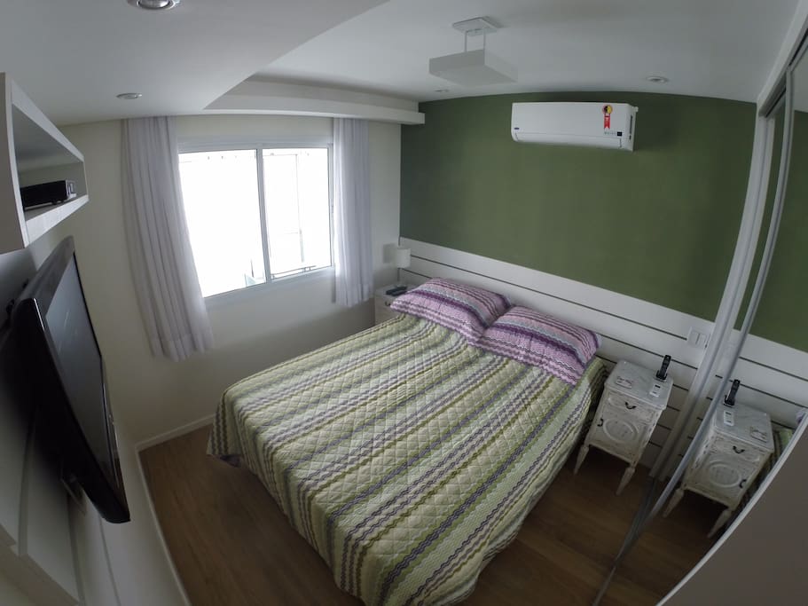 Main Suite - Queen size bed /
Suite Principal - Cama Queen