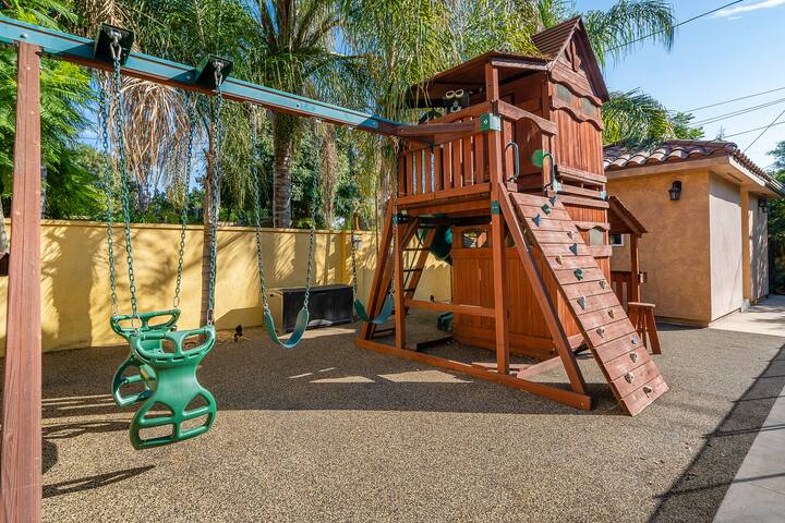 117 Luxury Sherman Oaks Dream Home gallery image 4