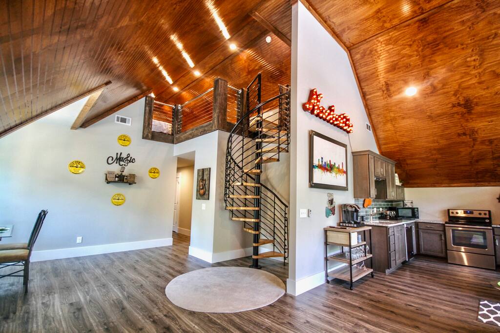 Open floorplan with vaulted ceiling