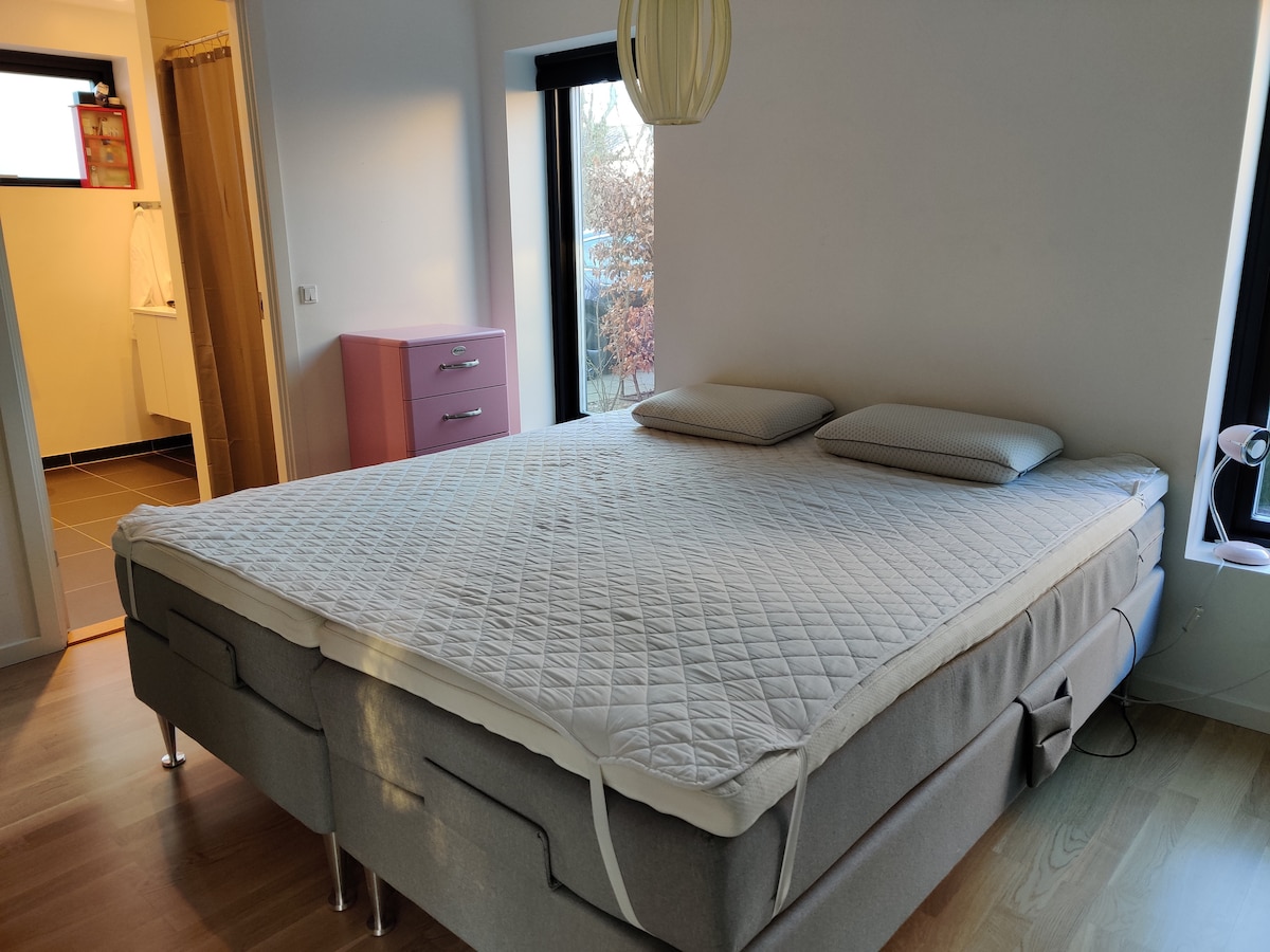 Dormitorio principal. 180x200. Baño propio.