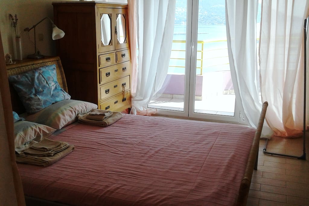 Double bedroom - sea view
