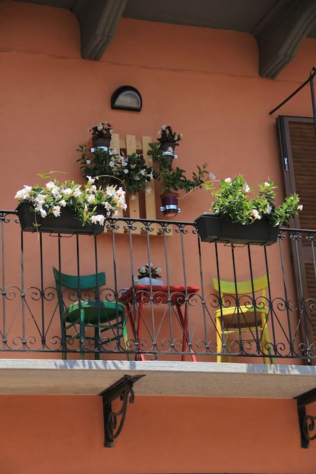 Balcone Fiorito, particolare esterno