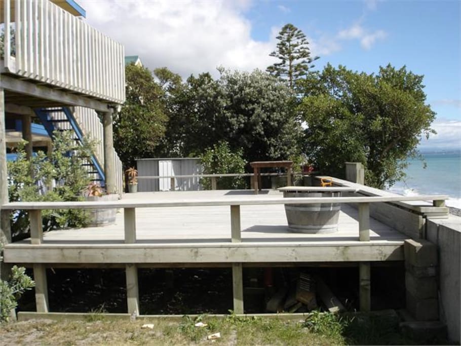 Lower deck