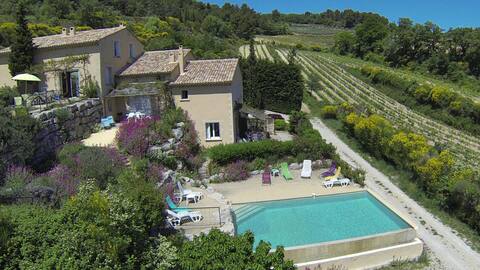 Spacious calm gite with view - 4 bedrooms/pool