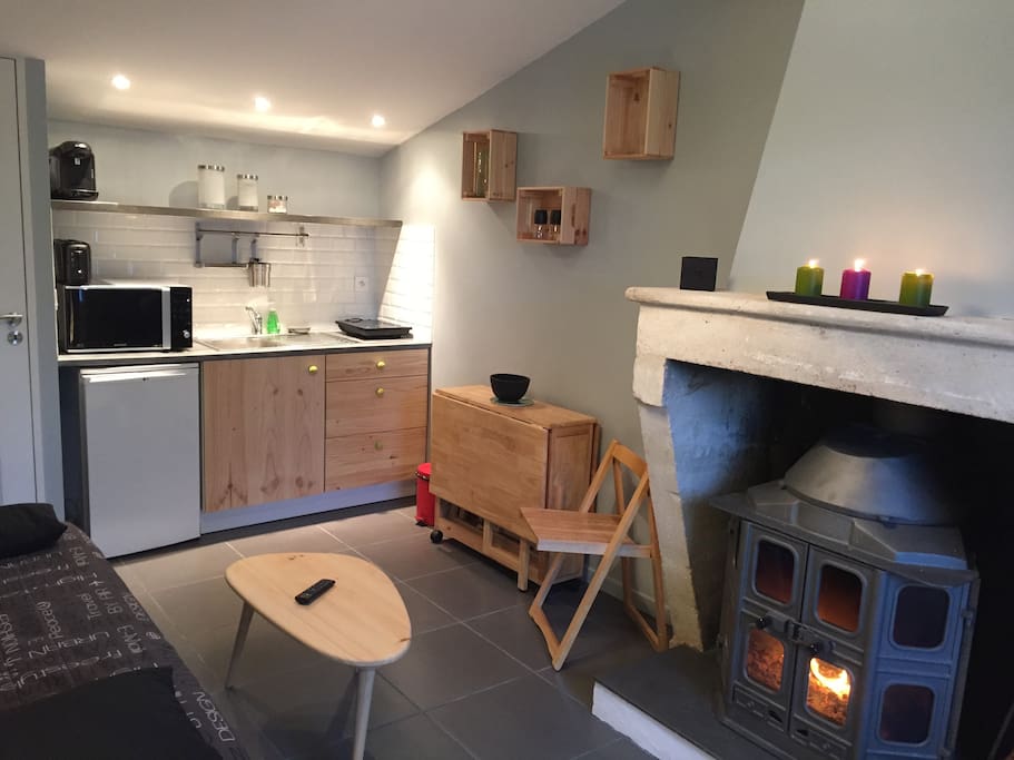 Coin Kitchenette avec sa cheminée