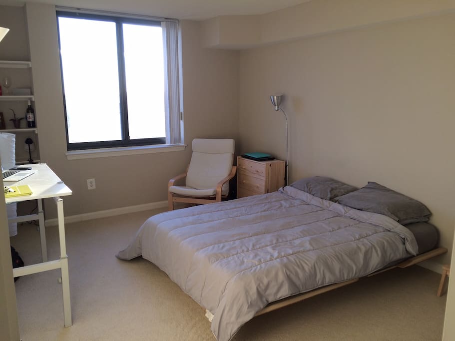 Great 1 bedroom with queen size bed and a lot of space