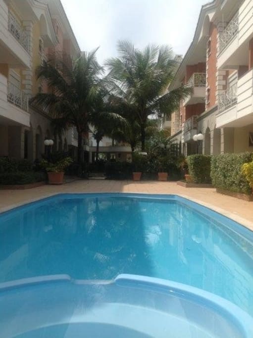 Piscina e área comum