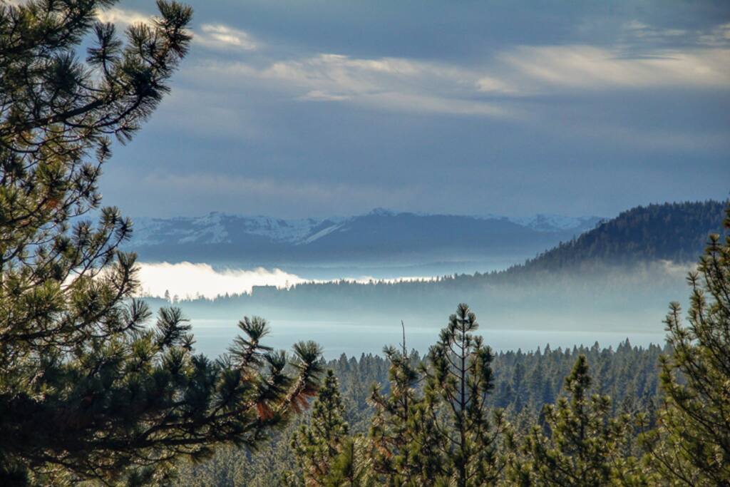 Panoramic lake and mountain views from 2 full-size view decks!
