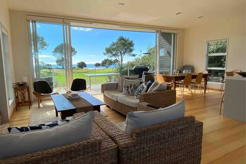 Modern Retreat in Matarangi