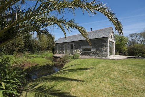 MARBLES, stunning barn, near sea, nr Porthallow