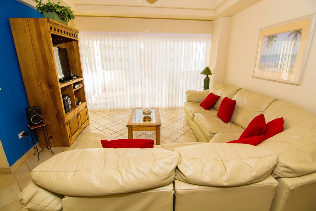 Indoors,Room,Bedroom,Furniture,Couch
