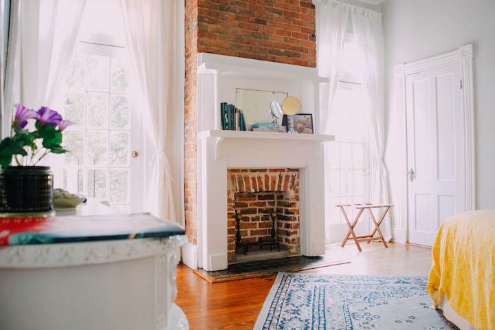 The Moonlight Room, with Classic Victorian Charm