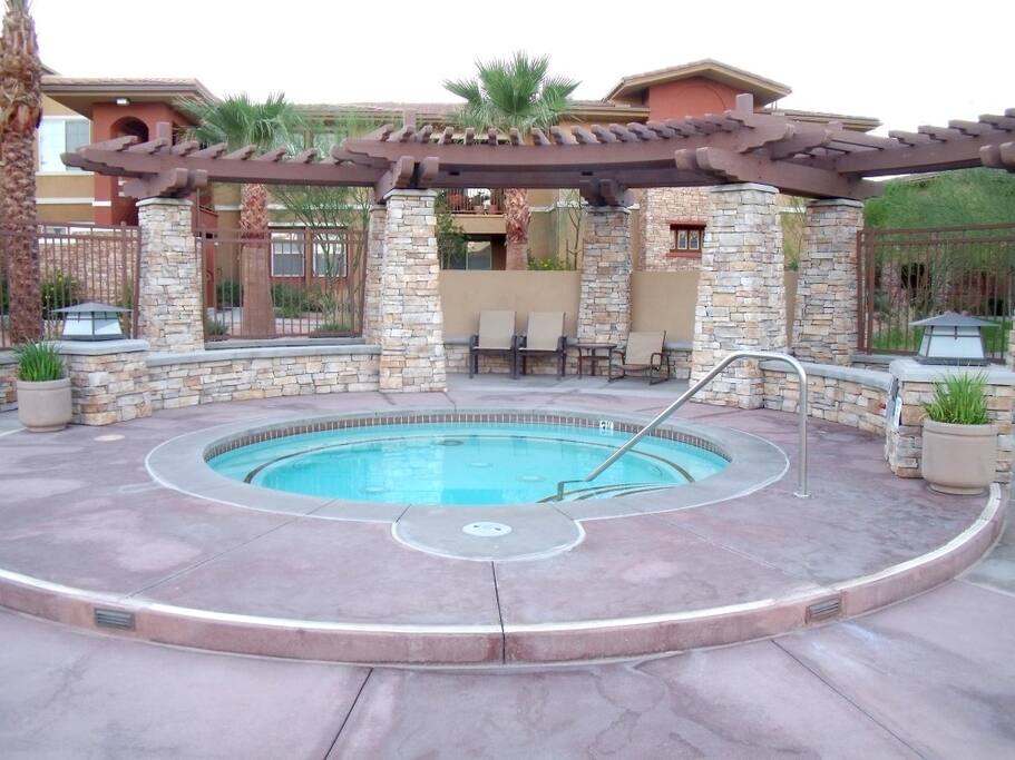 HEATED SPA TUB