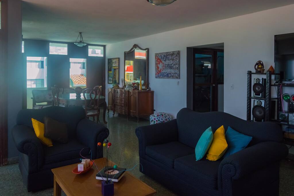 Salón y comedor: zonas utilizables por los huéspedes, vista al mar