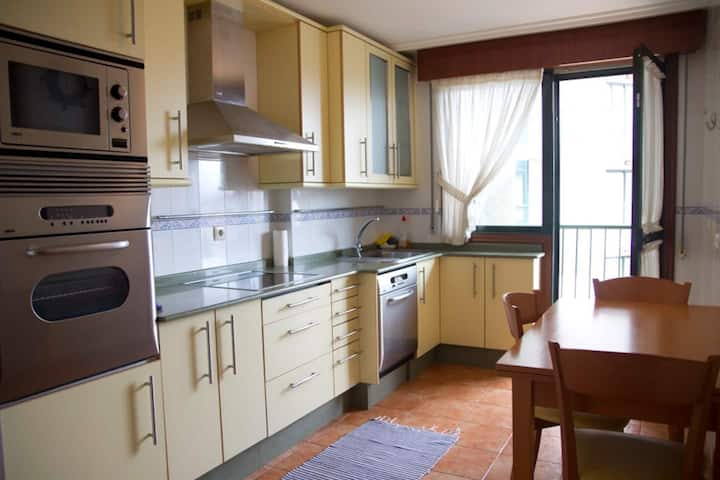 Family Apt: Beach, Patio, Views, Fully Equipped - Baiona