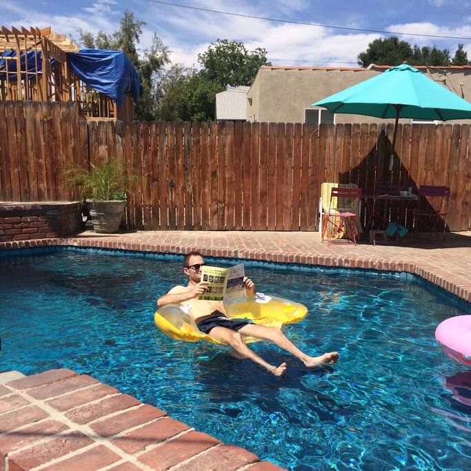 Relax in the pool with a selection of magazines.