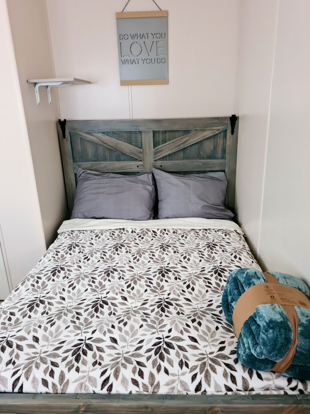 سرير كامل بغرفة نوم ثانية.