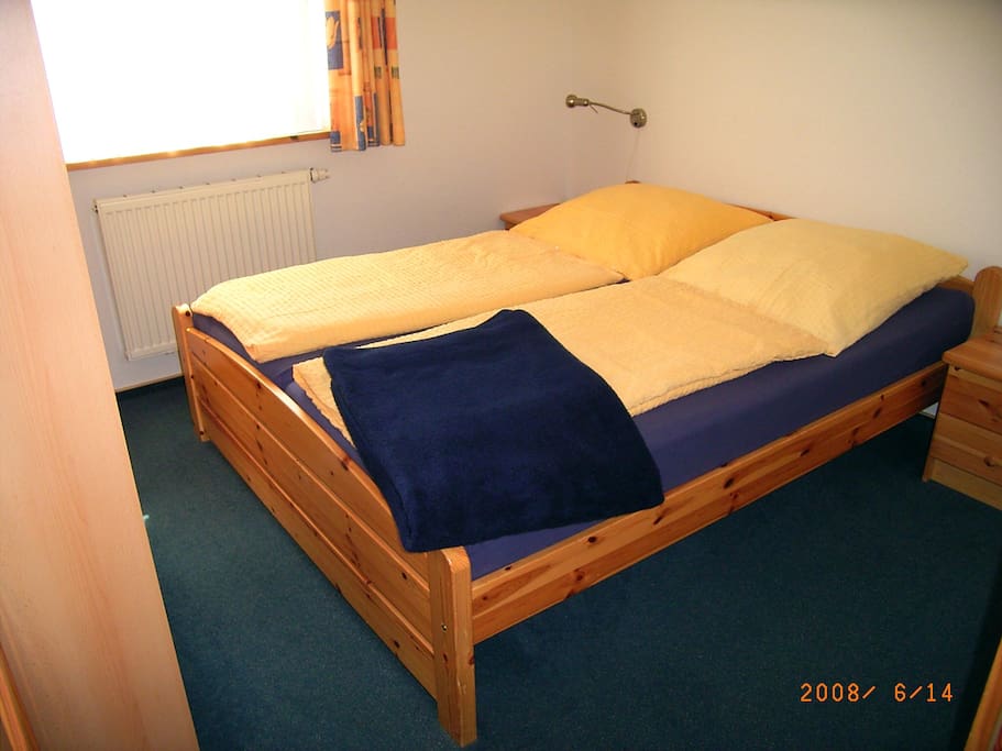 Die Ferienwohnung hat 2 Schlafzimmer, Dusche/WC und ...