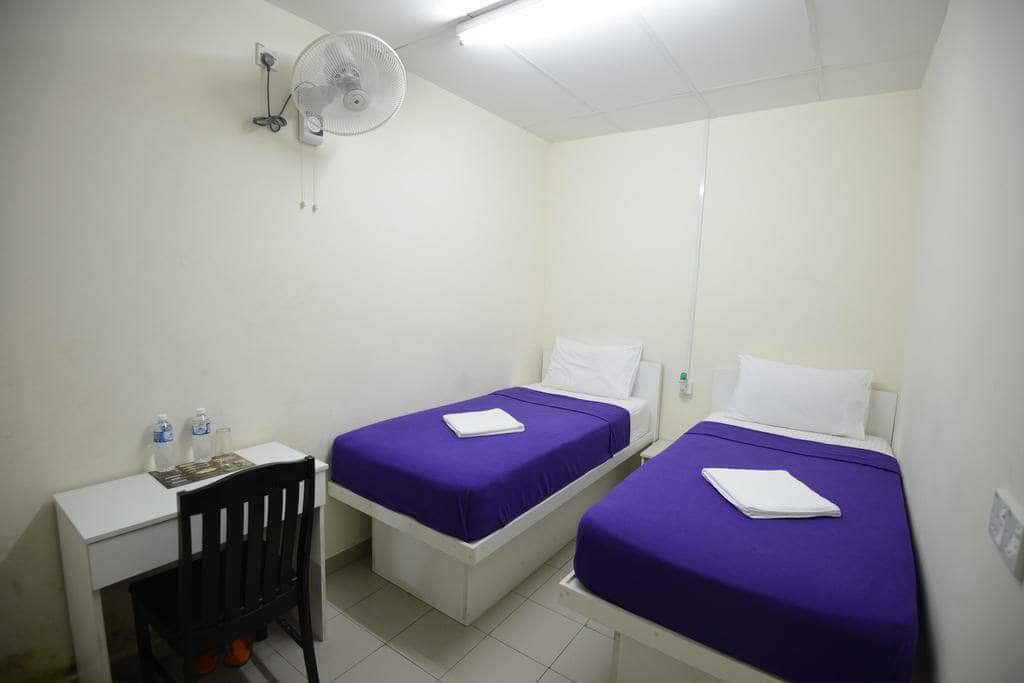 2 Single Beds for 2 Accommodations