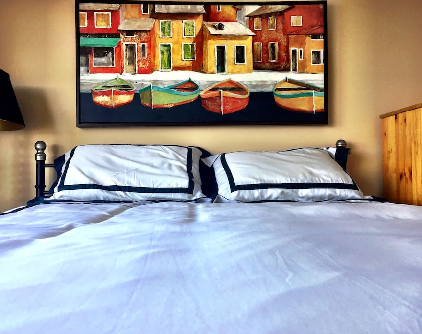 Queen bed in the bedroom.