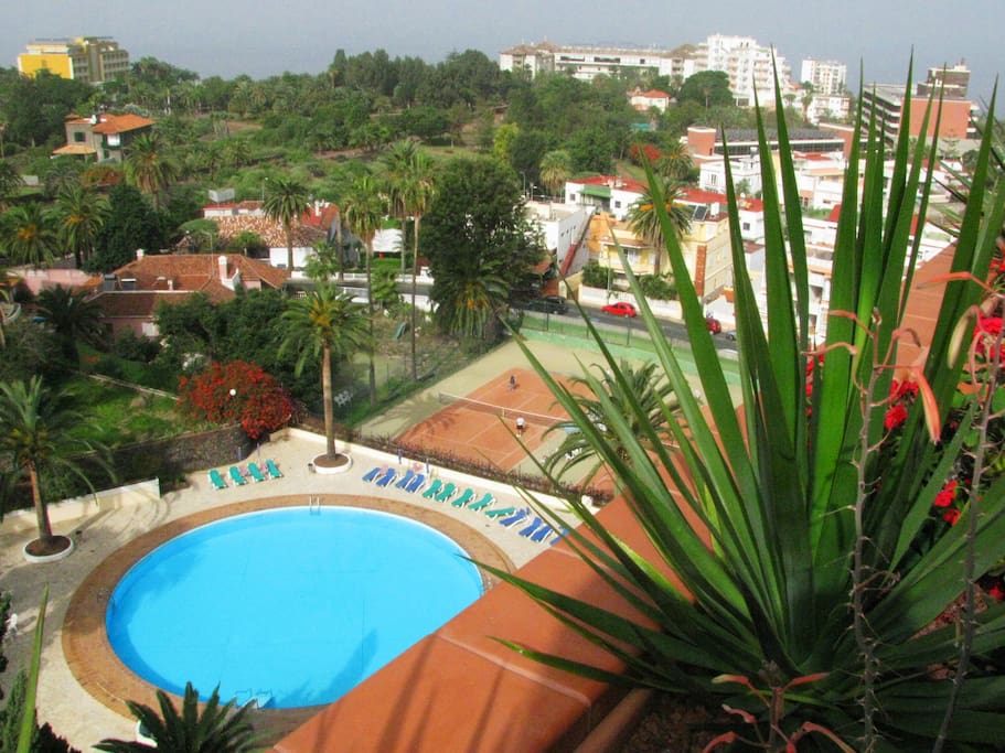 Pool und Tennisplätze
